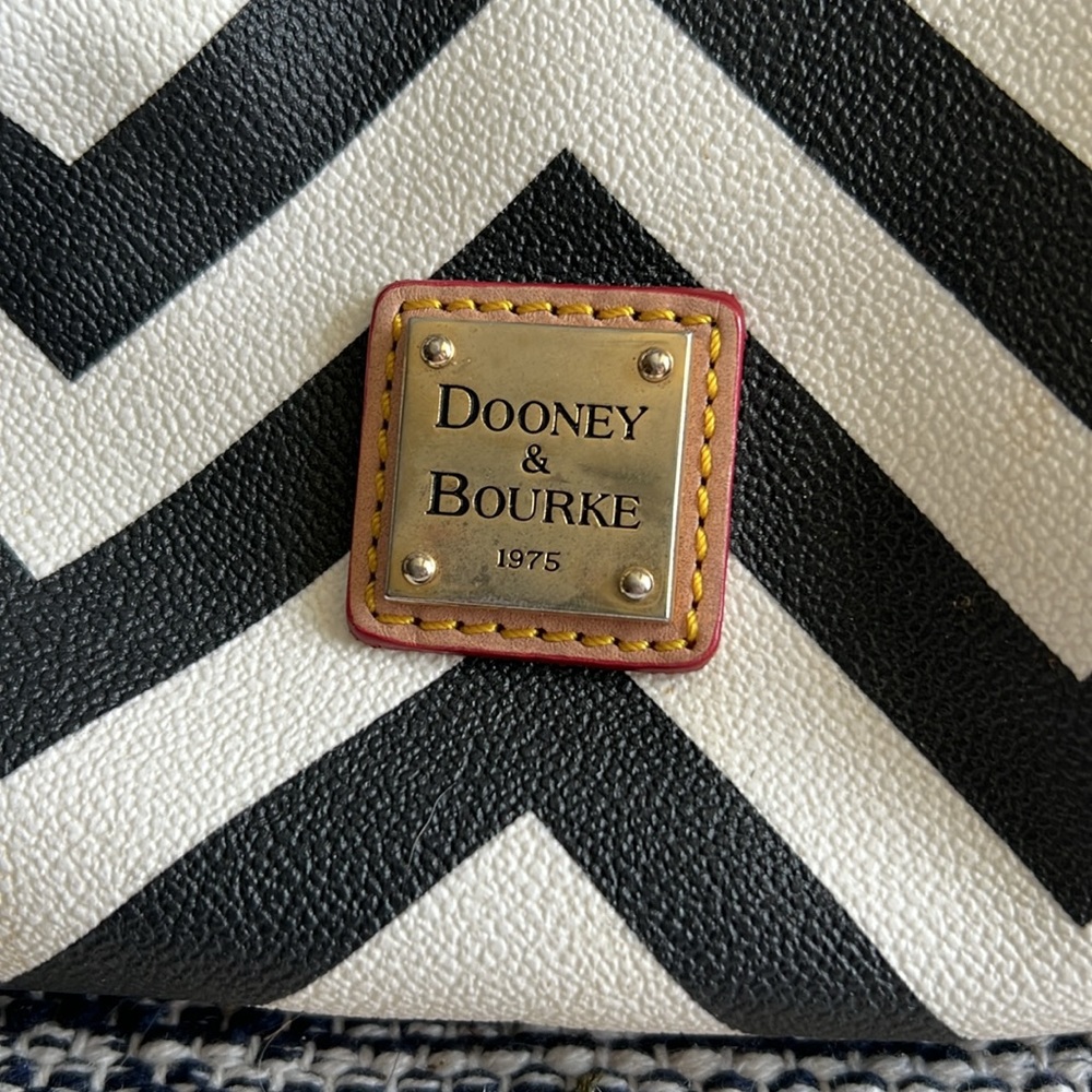 Dooney Bourke strip bag - Picture 2 of 14
